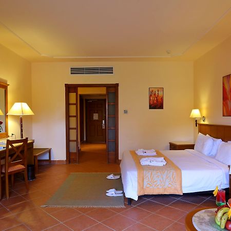 Charmillion Gardens Aquapark 호텔 샤름 엘 셰이크 외부 사진 A room at the Hilton Sharm El Sheikh