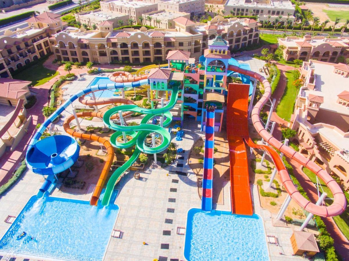 Charmillion Gardens Aquapark 호텔 샤름 엘 셰이크 외부 사진 Aerial view of the water park