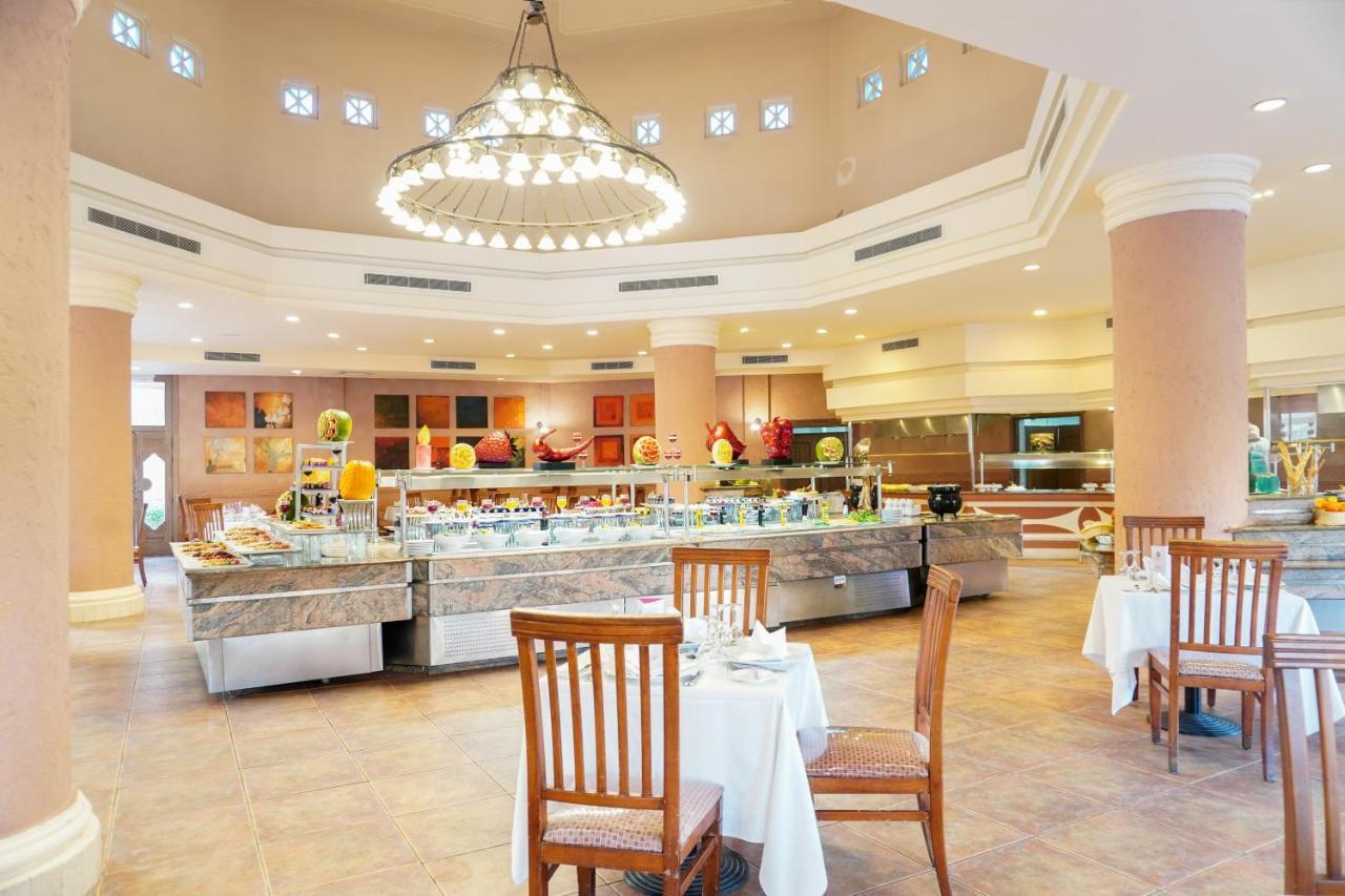Charmillion Gardens Aquapark 호텔 샤름 엘 셰이크 외부 사진 The buffet at the hotel