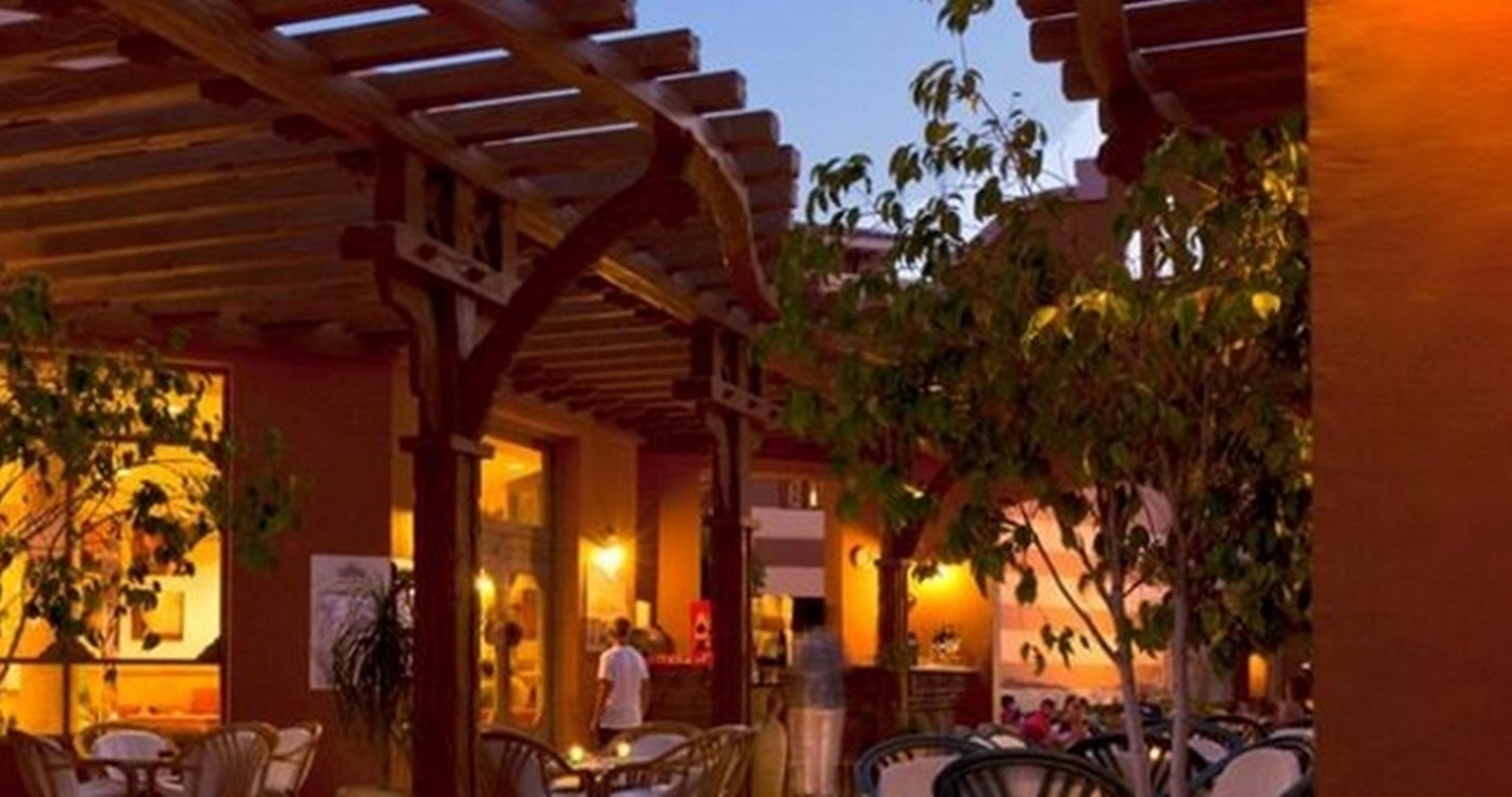 Charmillion Gardens Aquapark 호텔 샤름 엘 셰이크 외부 사진 The patio at the Santa Fe Brewing Company
