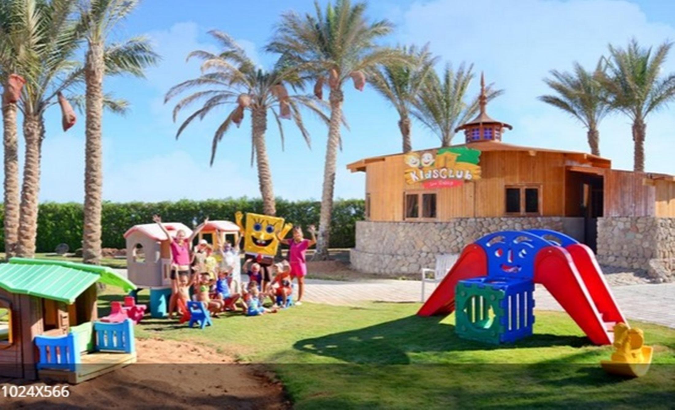 Charmillion Gardens Aquapark 호텔 샤름 엘 셰이크 외부 사진 Kids Club at a resort in Egypt