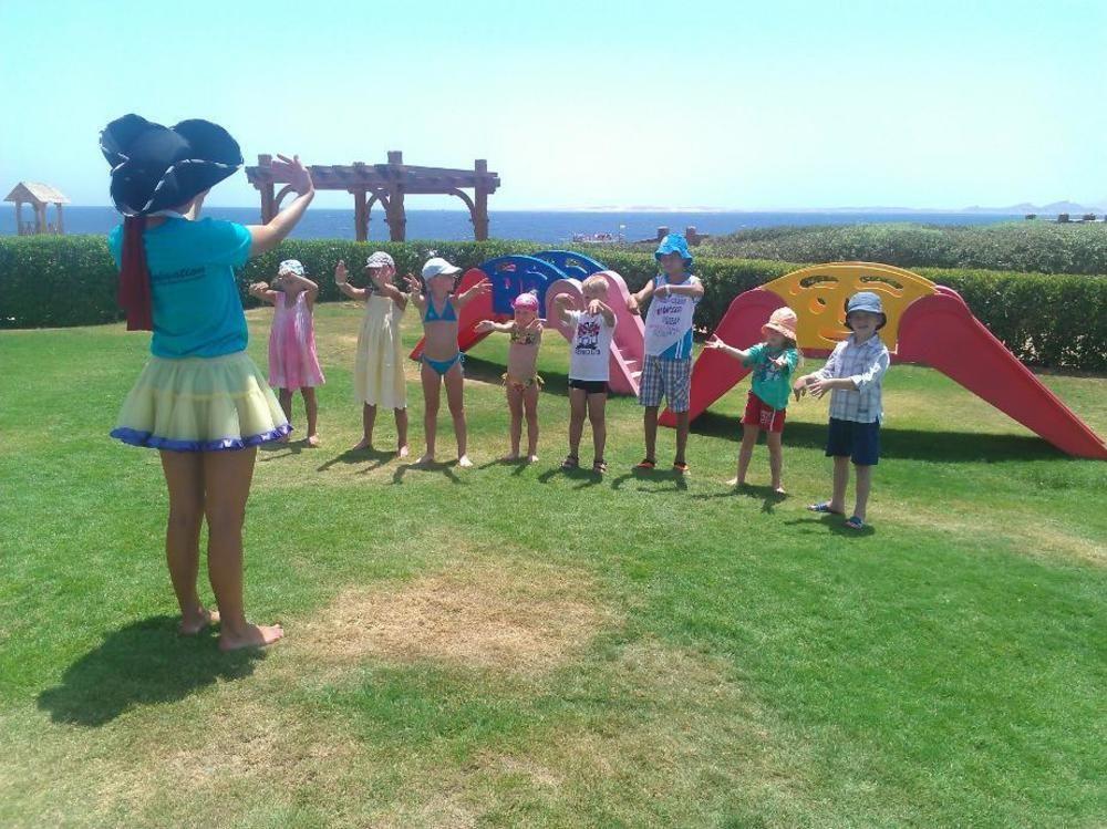 Charmillion Gardens Aquapark 호텔 샤름 엘 셰이크 외부 사진 Children's theatre at the resort
